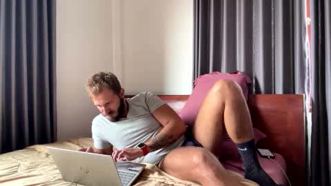 Snapshot of mrmaxiy chatting on January 8, 5:21 am Max online show from January 8, 5:21 am