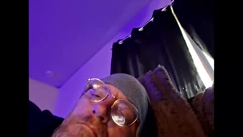 Snapshot of mrnmrsfucks4u chatting on April 29, 11:00 pm mrnmrsfucks4u online show from April 29, 11:00 pm