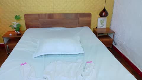 mrs_buttocks online show from December 31, 12:57 pm