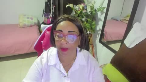 Snapshot of mrs_mommy chatting on January 6, 6:52 pm mrs_mommy online show from January 6, 6:52 pm