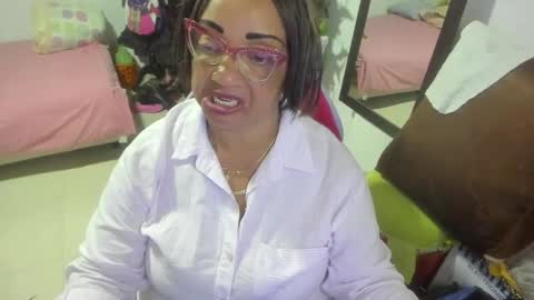 Snapshot of mrs_mommy chatting on January 6, 9:54 pm mrs_mommy online show from January 6, 9:54 pm