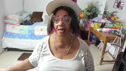 Snapshot of mrs_mommy chatting on October 3, 7:55 pm mrs_mommy online show from October 3, 7:55 pm
