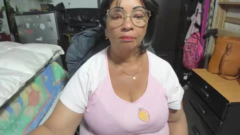 Snapshot of mrs_mommy chatting on October 24, 11:01 pm mrs_mommy online show from October 24, 11:01 pm