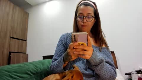 mrs_robinson21 online show from March 19, 5:00 am