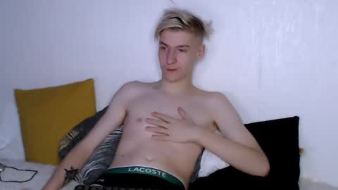 Snapshot of mrsexycum4u chatting on December 11, 3:35 am Adam online show from December 11, 3:35 am