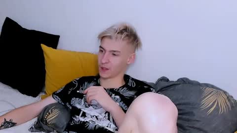 Snapshot of mrsexycum4u chatting on December 12, 3:16 pm Adam online show from December 12, 3:16 pm