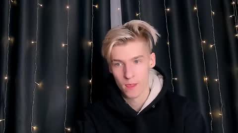 Snapshot of mrsexycum4u chatting on December 19, 4:02 am Adam online show from December 19, 4:02 am