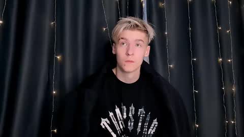 Snapshot of mrsexycum4u chatting on December 19, 7:29 am Adam online show from December 19, 7:29 am