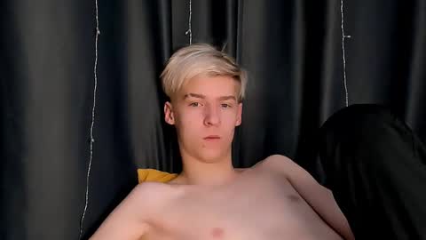 Snapshot of mrsexycum4u chatting on December 21, 3:47 am Adam online show from December 21, 3:47 am