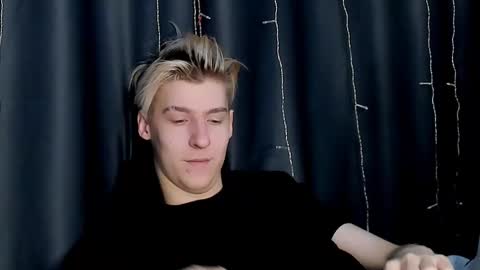 Snapshot of mrsexycum4u chatting on December 21, 10:51 pm Adam online show from December 21, 10:51 pm