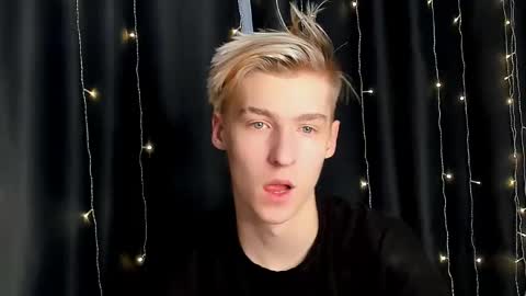 Snapshot of mrsexycum4u chatting on December 23, 8:55 am Adam online show from December 23, 8:55 am