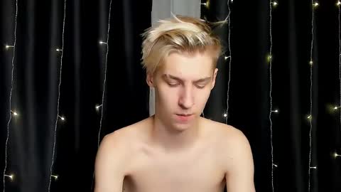 Snapshot of mrsexycum4u chatting on December 24, 2:43 am Adam online show from December 24, 2:43 am