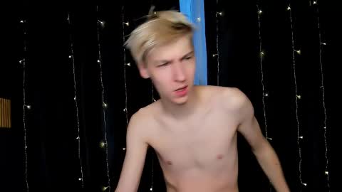 Snapshot of mrsexycum4u chatting on December 24, 8:55 am Adam online show from December 24, 8:55 am