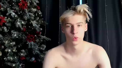 Snapshot of mrsexycum4u chatting on December 27, 9:39 am Adam online show from December 27, 9:39 am