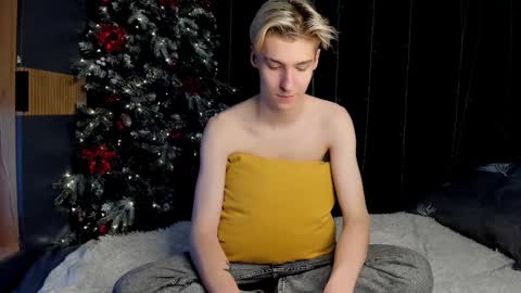 Snapshot of mrsexycum4u chatting on December 30, 7:37 am Adam online show from December 30, 7:37 am