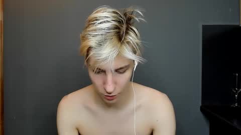 Snapshot of mrsexycum4u chatting on December 31, 4:49 am Adam online show from December 31, 4:49 am