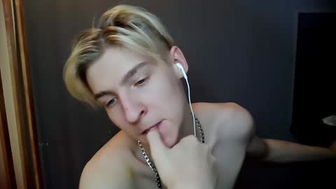 Snapshot of mrsexycum4u chatting on January 5, 9:15 am Adam online show from January 5, 9:15 am