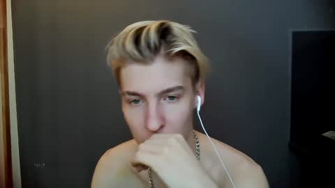 Snapshot of mrsexycum4u chatting on January 6, 8:14 am Adam online show from January 6, 8:14 am