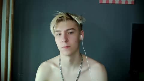 Snapshot of mrsexycum4u chatting on January 10, 9:02 am Adam online show from January 10, 9:02 am