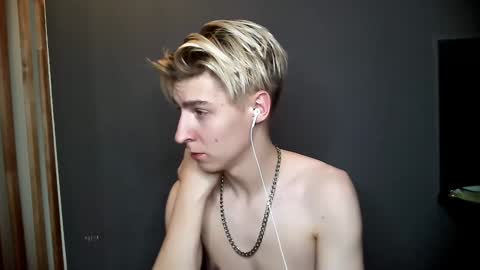 Snapshot of mrsexycum4u chatting on January 12, 12:28 am Adam online show from January 12, 12:28 am