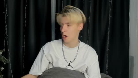 Snapshot of mrsexycum4u chatting on February 1, 12:18 am Adam online show from February 1, 12:18 am