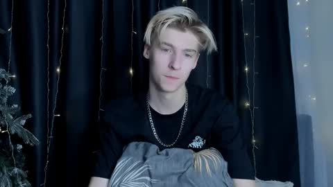 Snapshot of mrsexycum4u chatting on February 2, 4:37 am Adam online show from February 2, 4:37 am