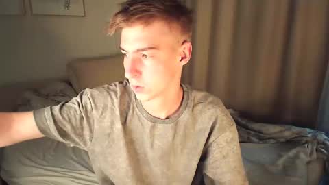 Snapshot of mrsexycum4u chatting on September 13, 4:01 am Adam online show from September 13, 4:01 am