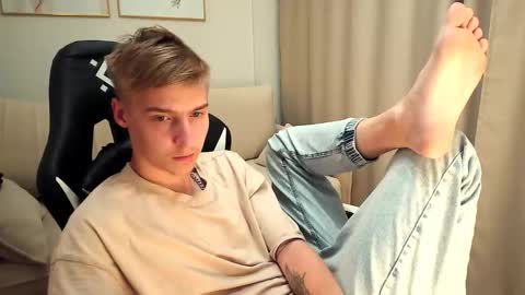 Snapshot of mrsexycum4u chatting on September 27, 9:09 pm Adam online show from September 27, 9:09 pm