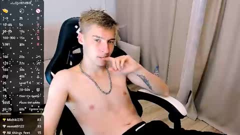 Snapshot of mrsexycum4u chatting on October 2, 1:56 am Adam online show from October 2, 1:56 am