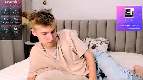 Snapshot of mrsexycum4u chatting on October 5, 9:56 pm Adam online show from October 5, 9:56 pm