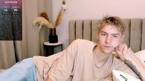 Snapshot of mrsexycum4u chatting on October 6, 6:16 pm Adam online show from October 6, 6:16 pm