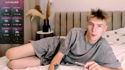 Snapshot of mrsexycum4u chatting on October 10, 11:04 pm Adam online show from October 10, 11:04 pm