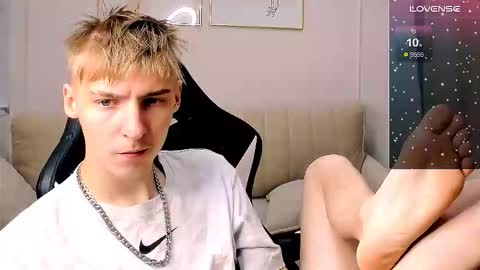 Snapshot of mrsexycum4u chatting on October 17, 10:56 pm Adam online show from October 17, 10:56 pm