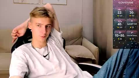 Snapshot of mrsexycum4u chatting on October 19, 12:11 am Adam online show from October 19, 12:11 am