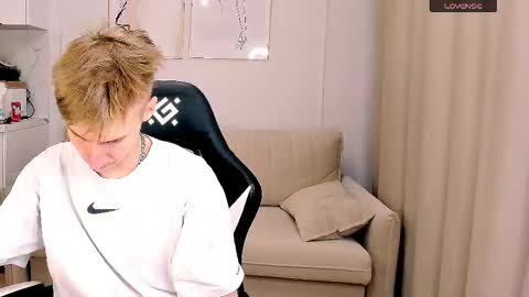 Snapshot of mrsexycum4u chatting on October 21, 11:55 am Adam online show from October 21, 11:55 am