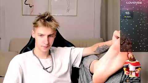 Snapshot of mrsexycum4u chatting on October 22, 6:29 pm Adam online show from October 22, 6:29 pm