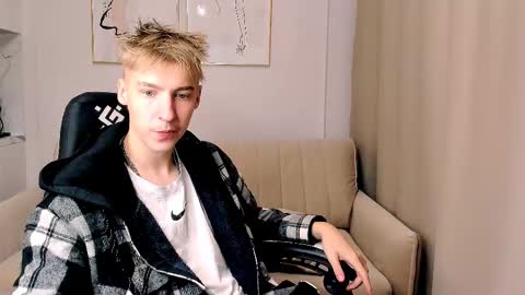 Snapshot of mrsexycum4u chatting on October 23, 10:58 am Adam online show from October 23, 10:58 am