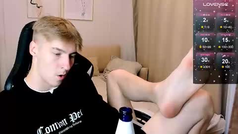 Snapshot of mrsexycum4u chatting on October 27, 9:46 am Adam online show from October 27, 9:46 am