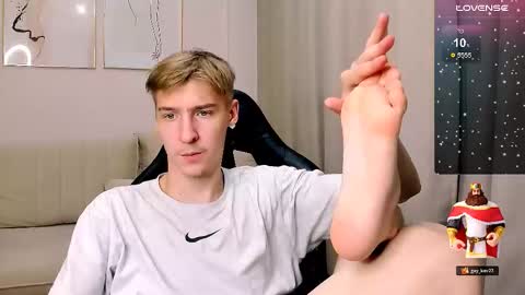 Snapshot of mrsexycum4u chatting on November 5, 4:07 pm Adam online show from November 5, 4:07 pm