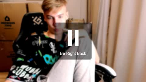 Snapshot of mrsexycum4u chatting on November 25, 12:21 am Adam online show from November 25, 12:21 am