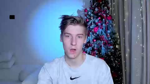 Snapshot of mrsexycum4u chatting on December 20, 7:32 pm Adam online show from December 20, 7:32 pm