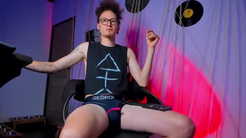 Snapshot of mrshaggy_ chatting on February 20, 12:41 am Mr Shaggy online show from February 20, 12:41 am