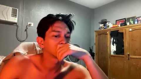Snapshot of mrshawn95 chatting on April 7, 12:38 pm shawn online show from April 7, 12:38 pm