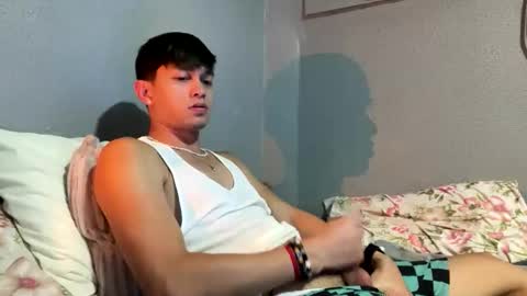 Snapshot of mrshawn95 chatting on April 27, 5:44 pm shawn online show from April 27, 5:44 pm