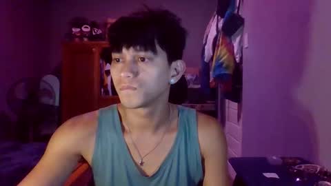 Snapshot of mrshawn95 chatting on May 9, 5:51 pm shawn online show from May 9, 5:51 pm