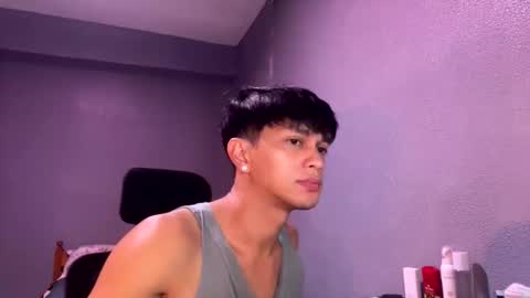Snapshot of mrshawn95 chatting on May 31, 5:53 pm shawn online show from May 31, 5:53 pm