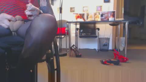 Snapshot of mrsilver333 chatting on October 30, 2:51 pm Mik online show from October 30, 2:51 pm