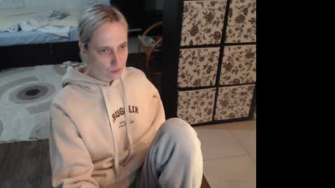 Snapshot of mrsluck chatting on June 4, 6:14 pm Sasha online show from June 4, 6:14 pm