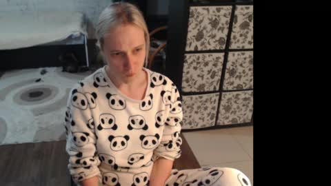 Snapshot of mrsluck chatting on June 8, 2:12 am Sasha online show from June 8, 2:12 am