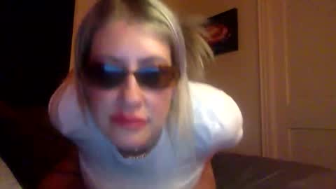 MrsPrissXO online show from April 18, 4:27 am
